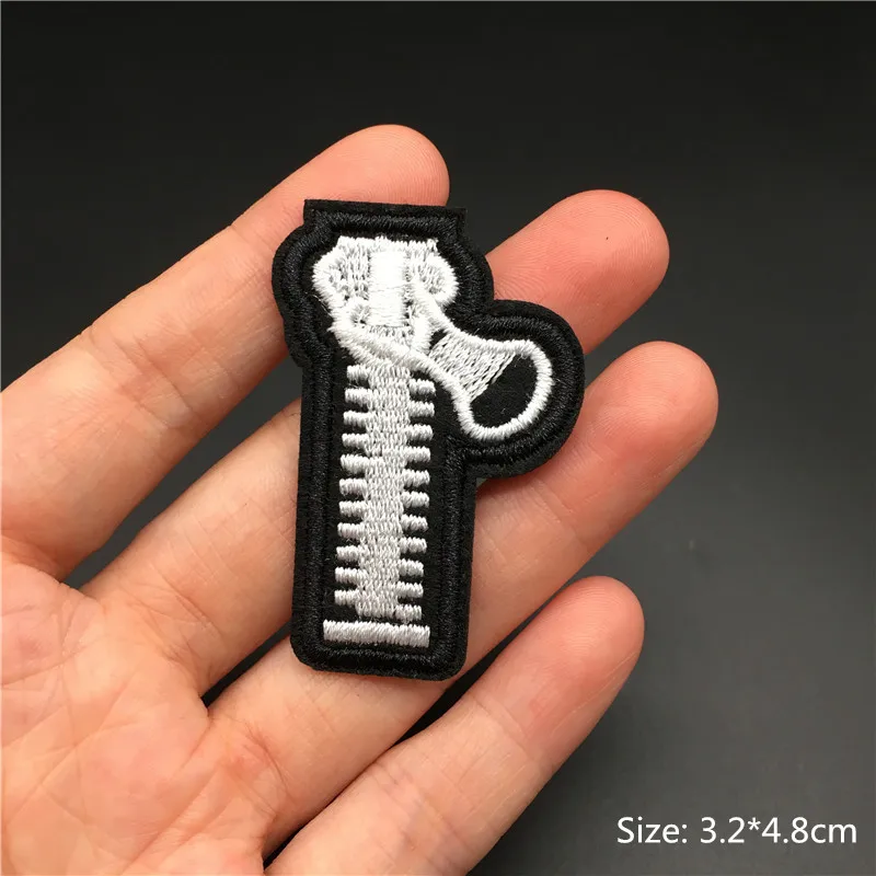 Parche bordado con cremallera – Blanco y negro para ropa - imagen 4