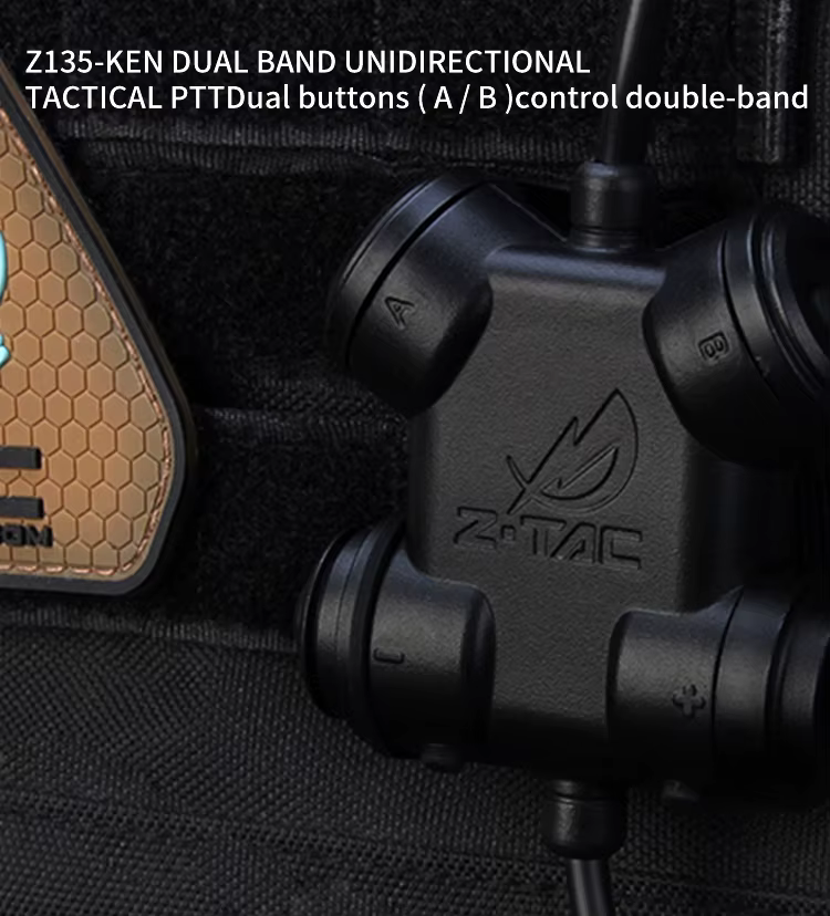 Detalle del adaptador conectado a la radio Baofeng UV-82
