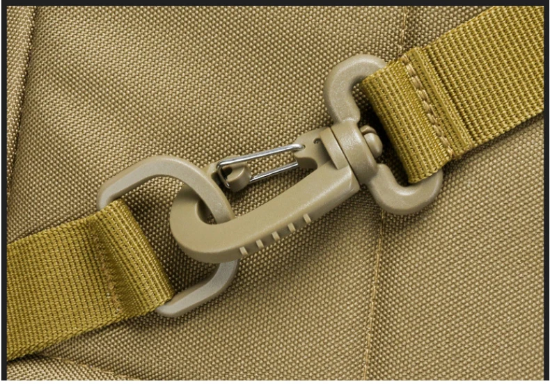 Mochila desplegada mostrando capacidad interior