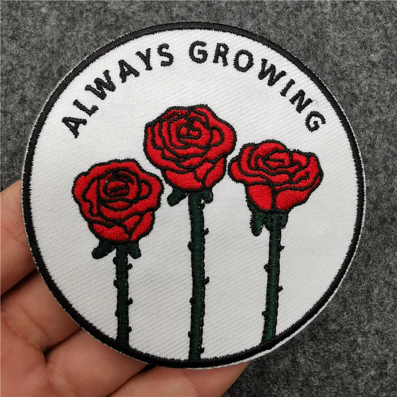 Parche bordado anime con flores y estilo punk-hippie para ropa - imagen 2