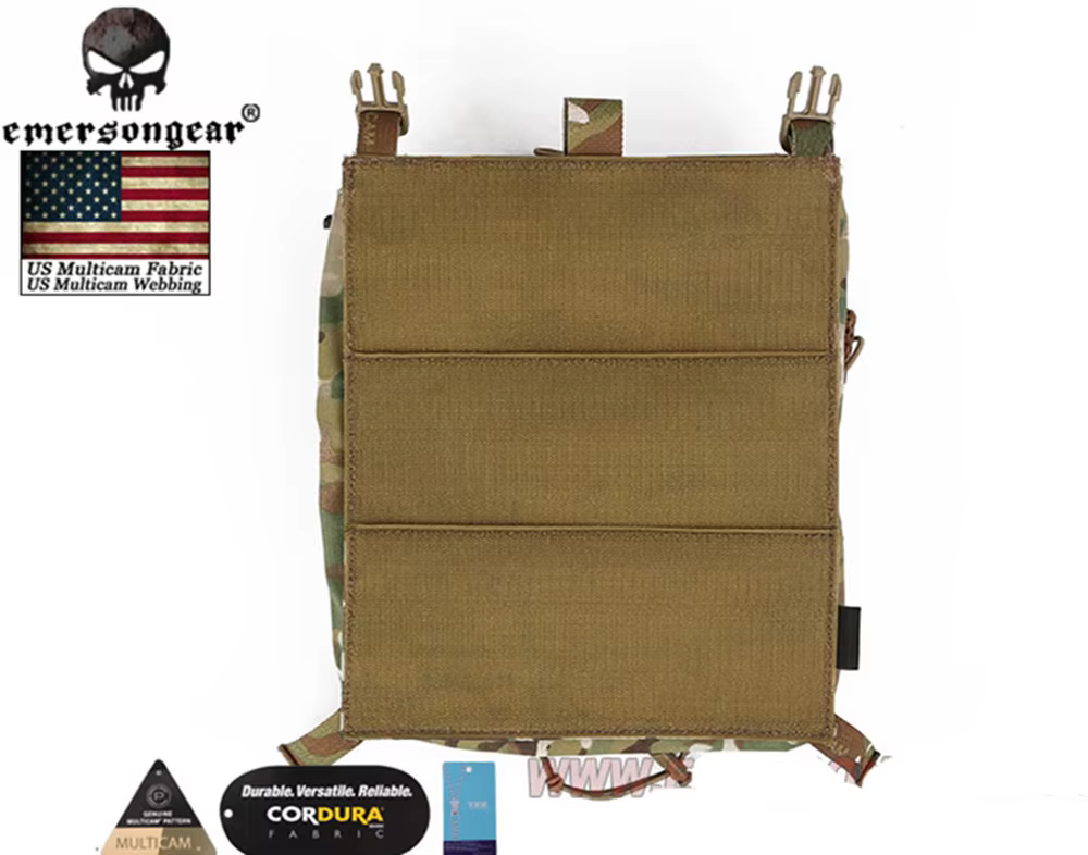 Detalle de bolsillos delantales con sistema Molle