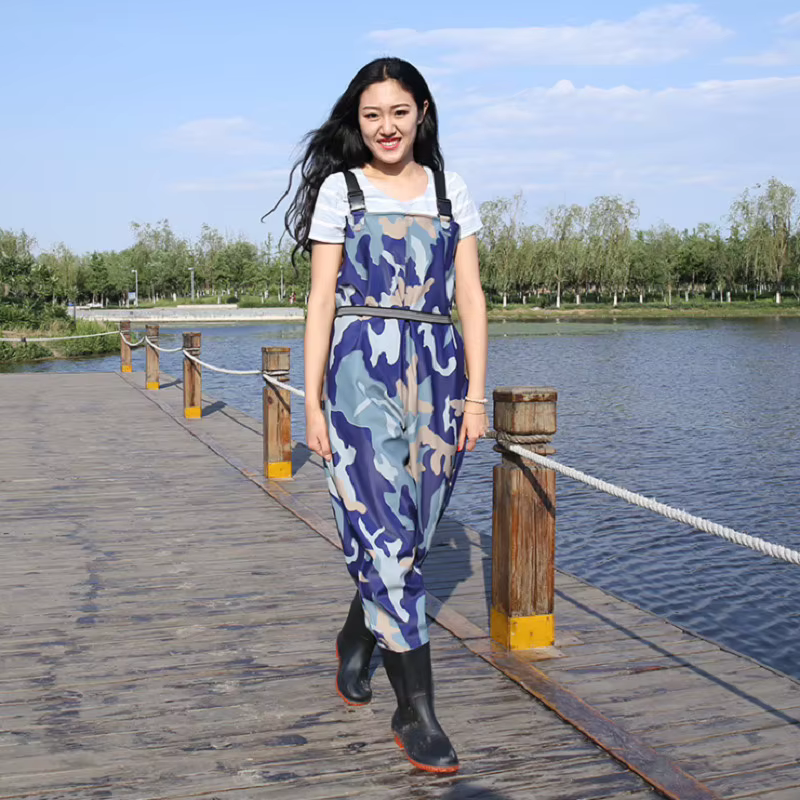 Traje impermeable ripstop para caza y pesca con botas incluidas