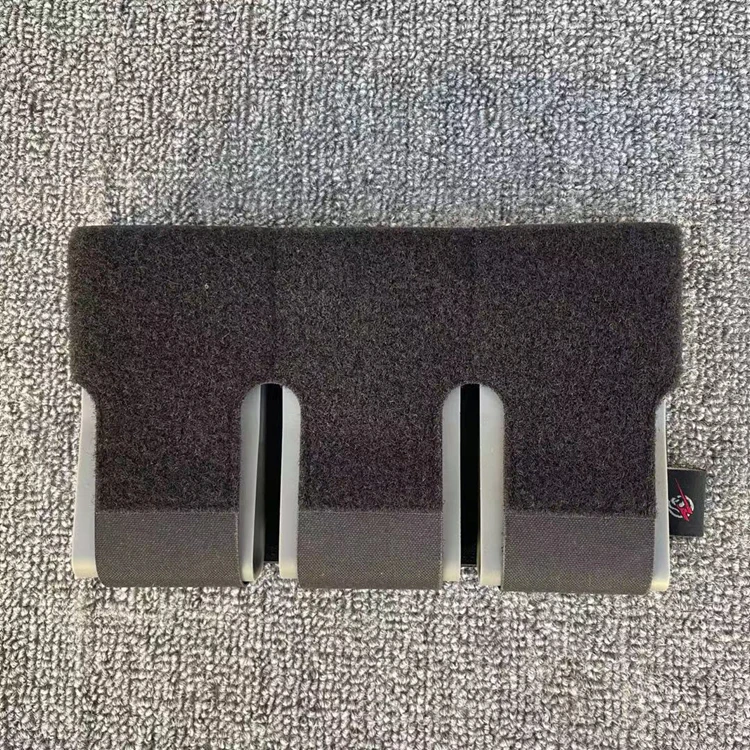 Detalle de la bolsa para revistas con acabado Multicam