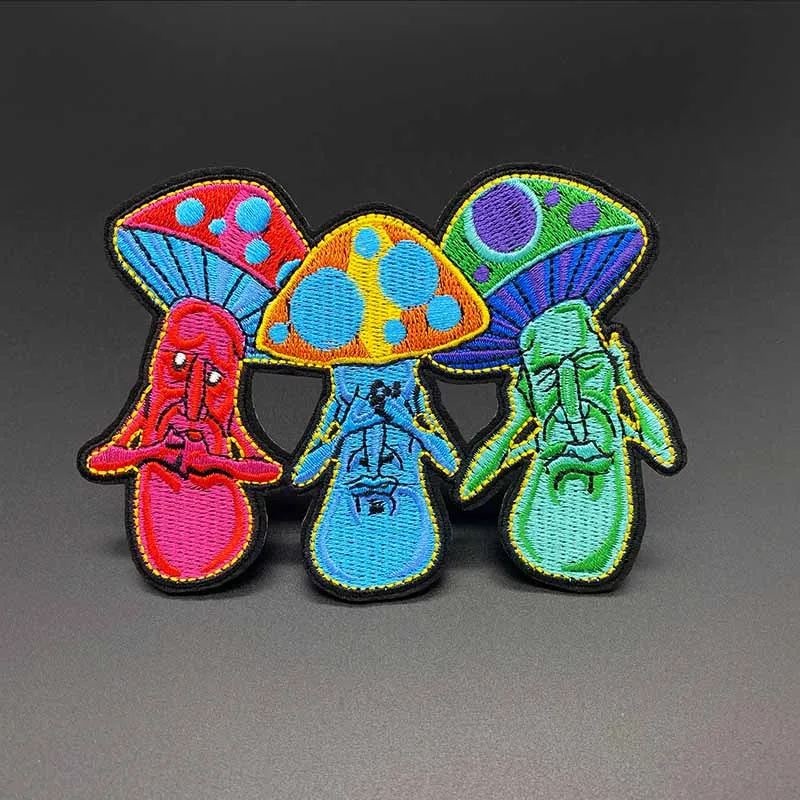 Parche bordado calavera - estilo punk para ropa y equipamiento - imagen 2