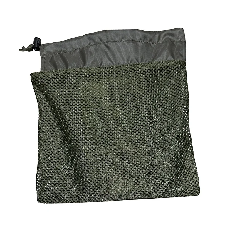 Bolsa plegada mostrando su tamaño compacto