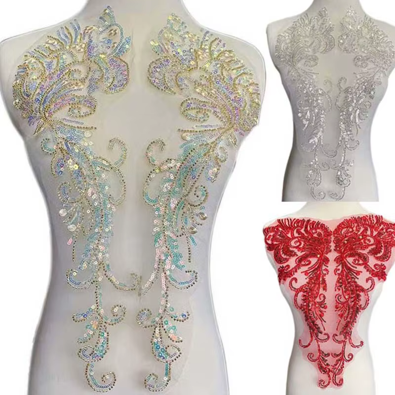 Parche bordado con lentejuelas y strass flor blanca para vestido
