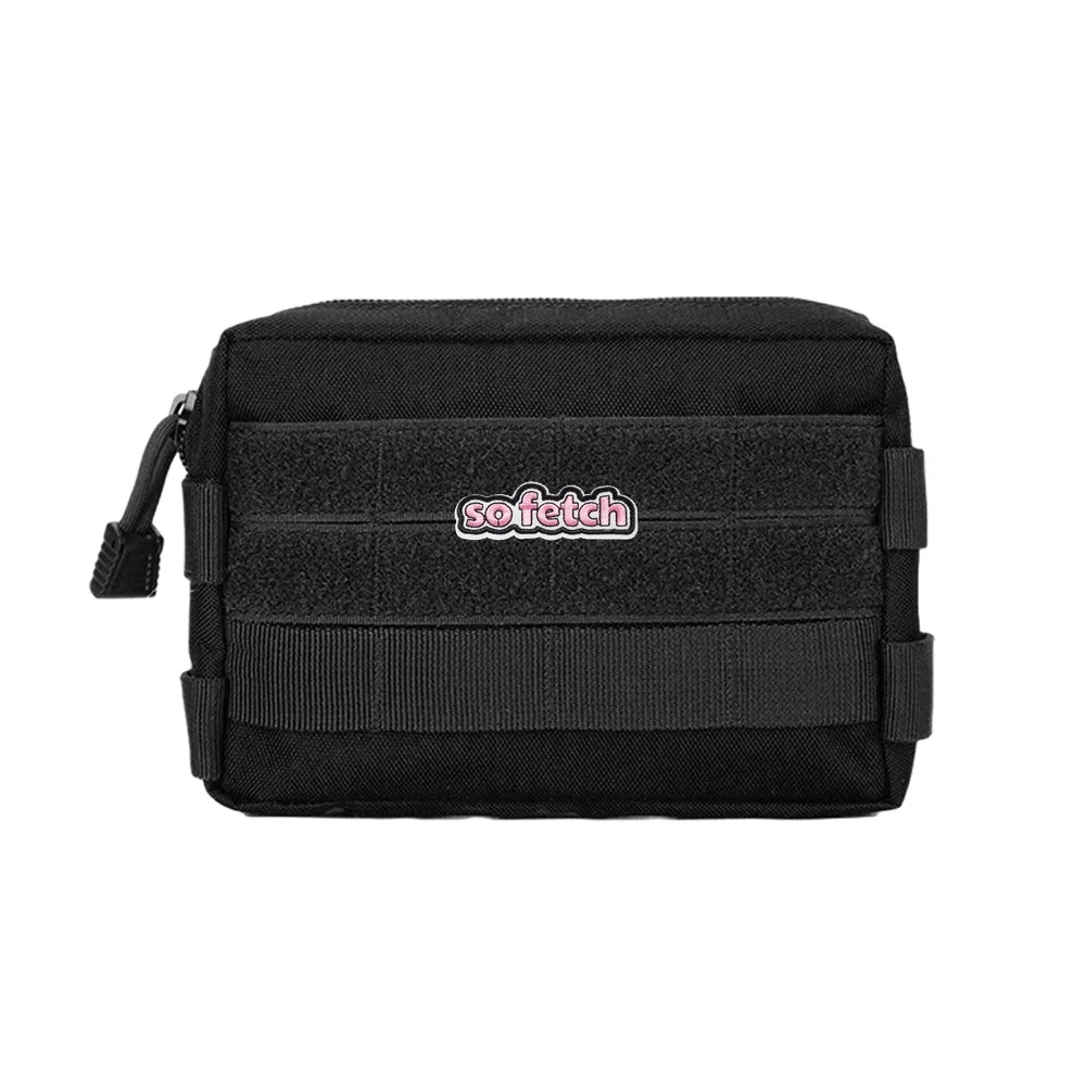 Parche SO FETCH en gorra y mochila urbana - ejemplo de uso cotidiano