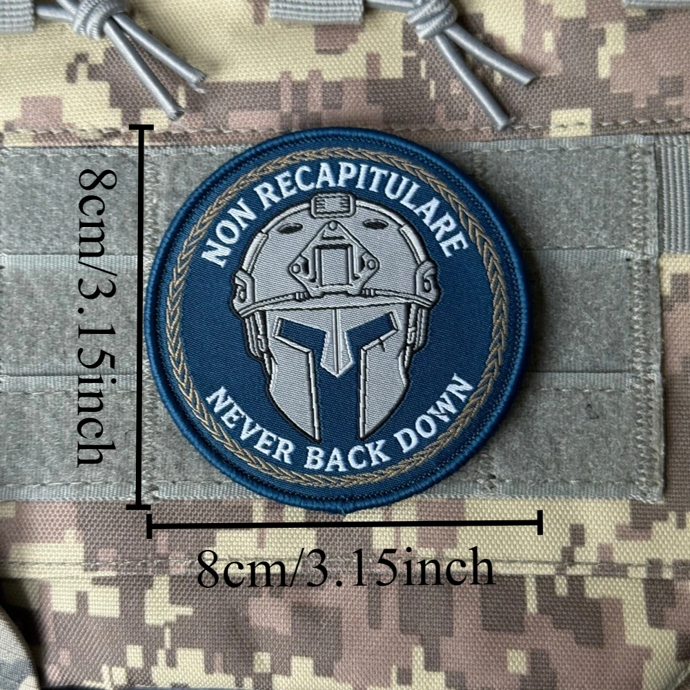 Parche táctico bordado Never Back Down con velcro para brazalete - imagen 2