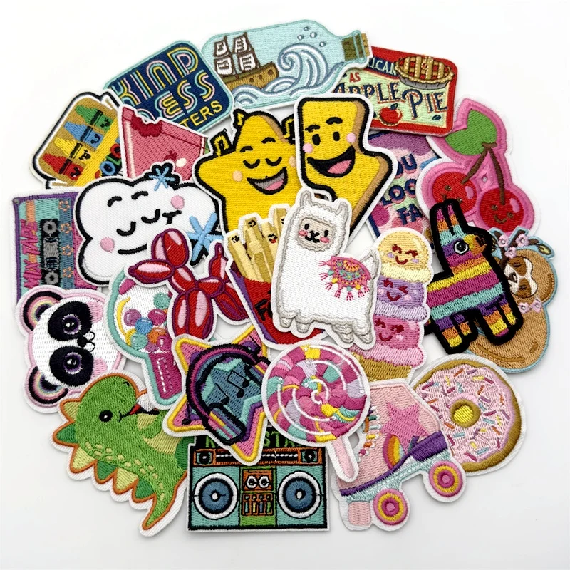 Parches bordados coloridos con diseños infantiles