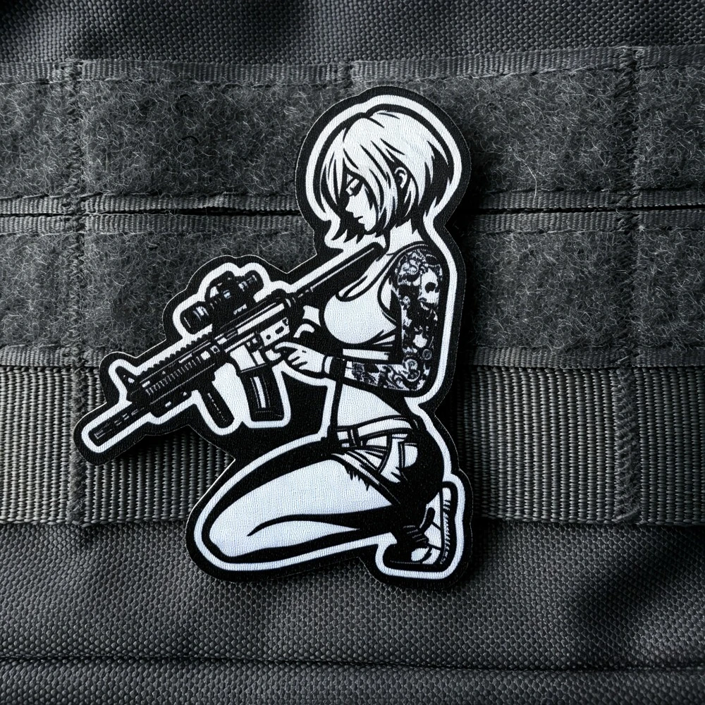 Parche Táctico Chica Tatuada – Insignia Gancho y Bucle para Mochila Militar - imagen 4