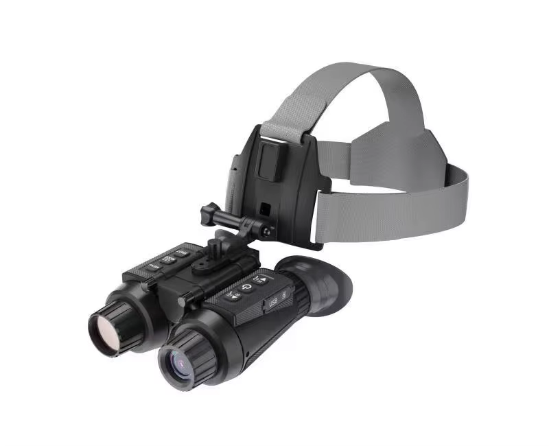 Binoculares de visión nocturna NV8300 en uso