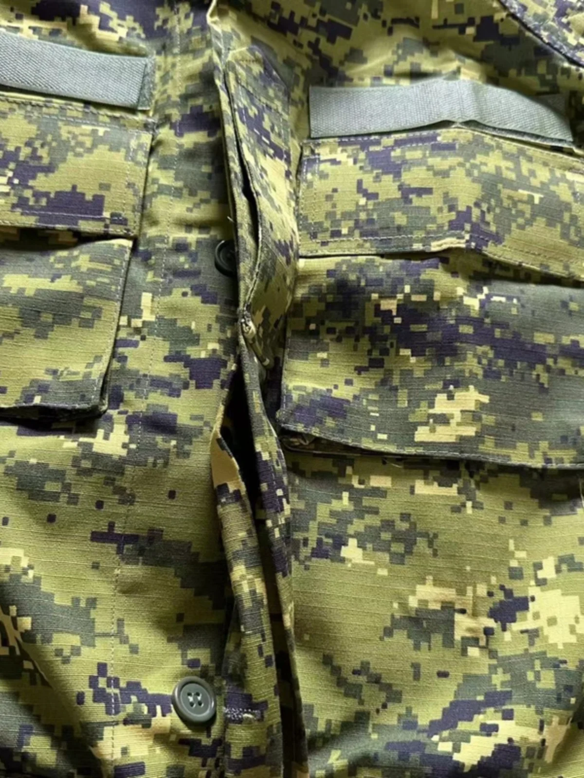 Chaqueta táctica camuflaje cortavientos hombre con múltiples bolsillos - imagen 3