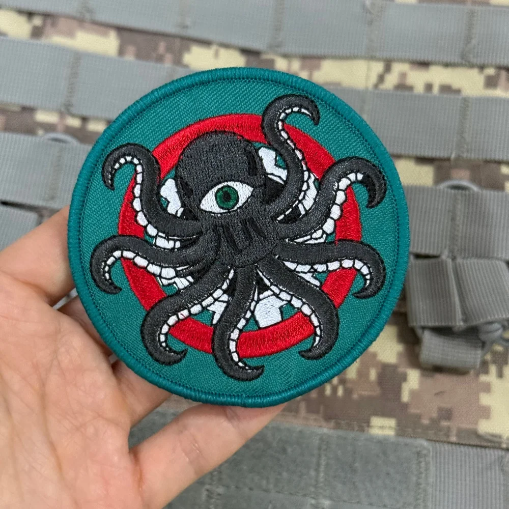 Parche táctico bordado pulpo mítico con velcro para mochila y gorras - imagen 3