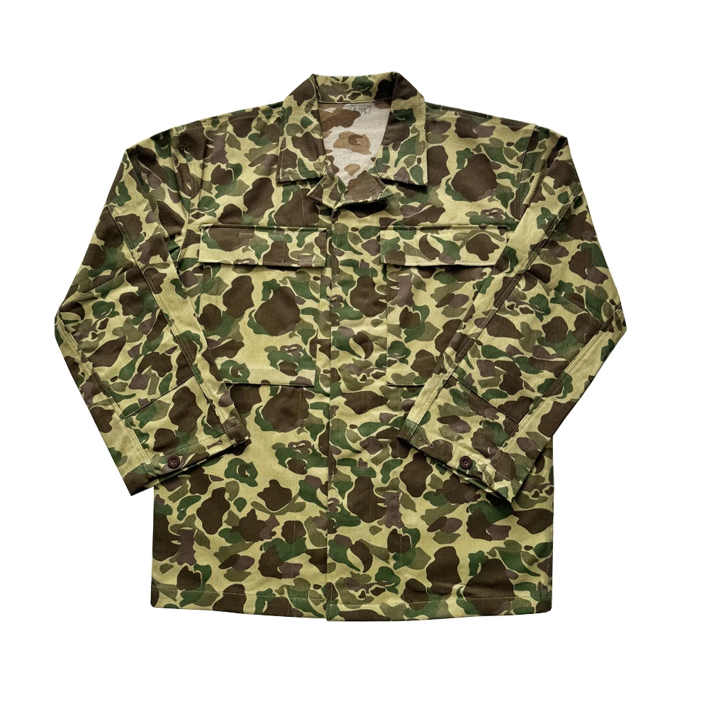 Uniforme en estilo militar recreación