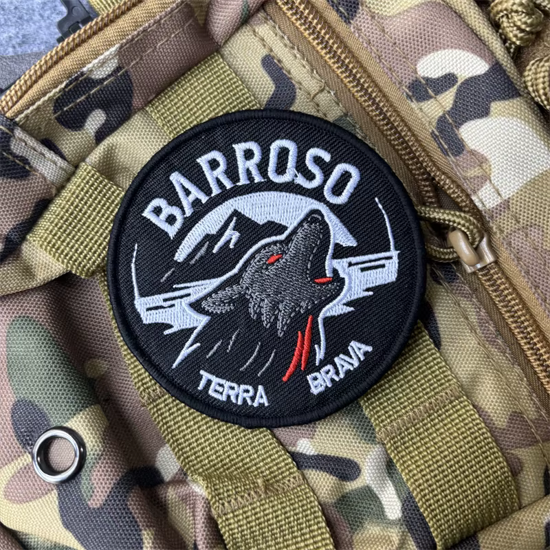 Parche táctico bordado lobo BARROSO con velcro para mochila - imagen 4