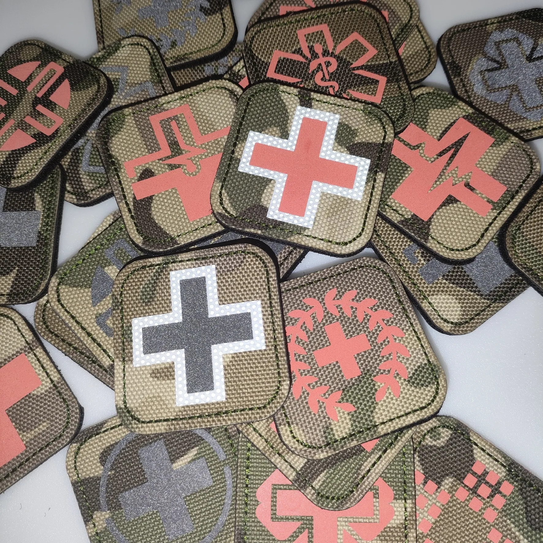 Parches velcro tácticos camuflaje primeros auxilios IR reflectante - imagen 5