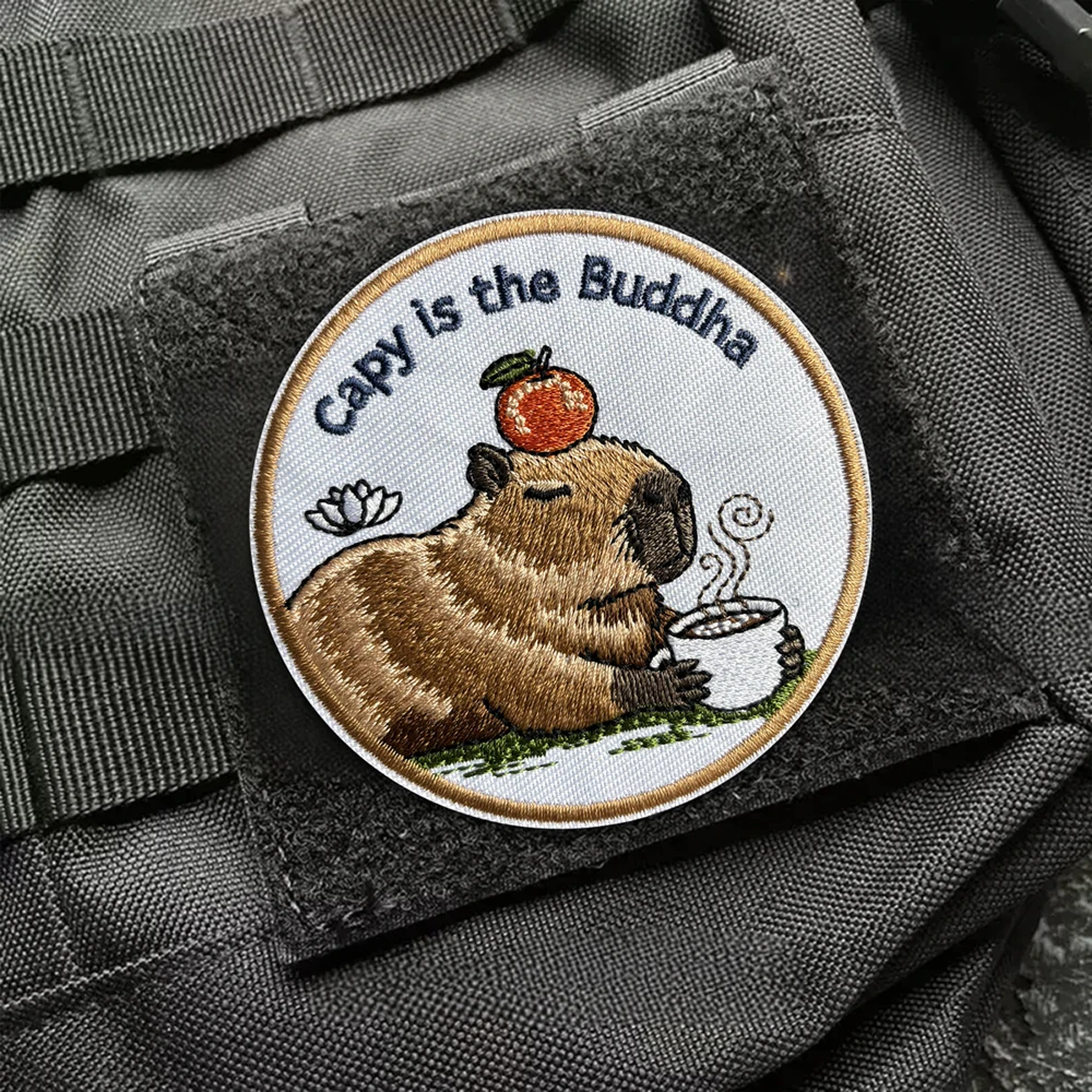Parche táctico bordado capibara zen con velcro para EDC - imagen 3
