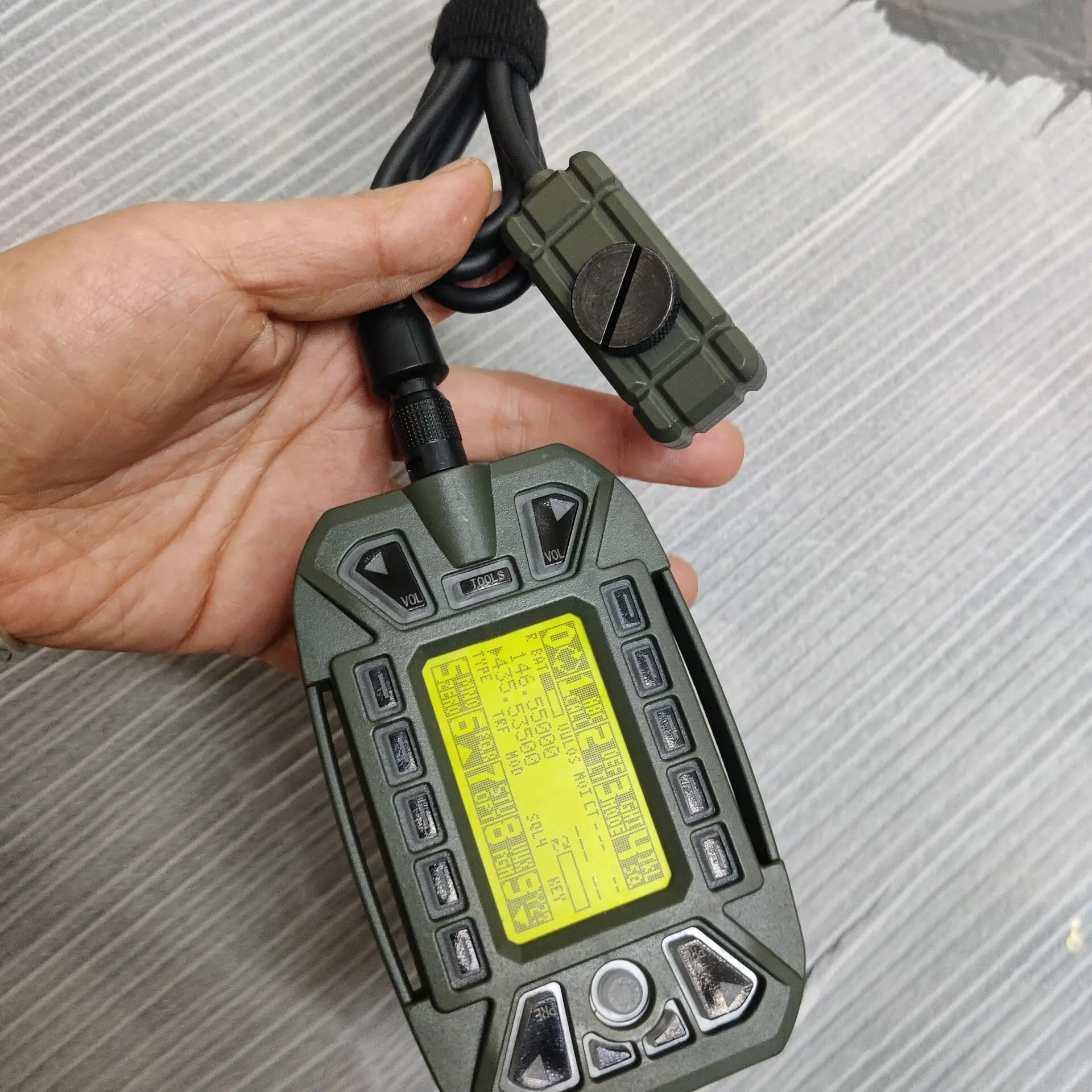 Controlador walkie-talkie táctico PRC152 KDU ficticio para cosplay - imagen 3