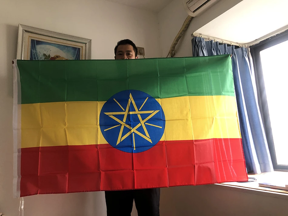 Vista de la bandera de Etiopía en exterior