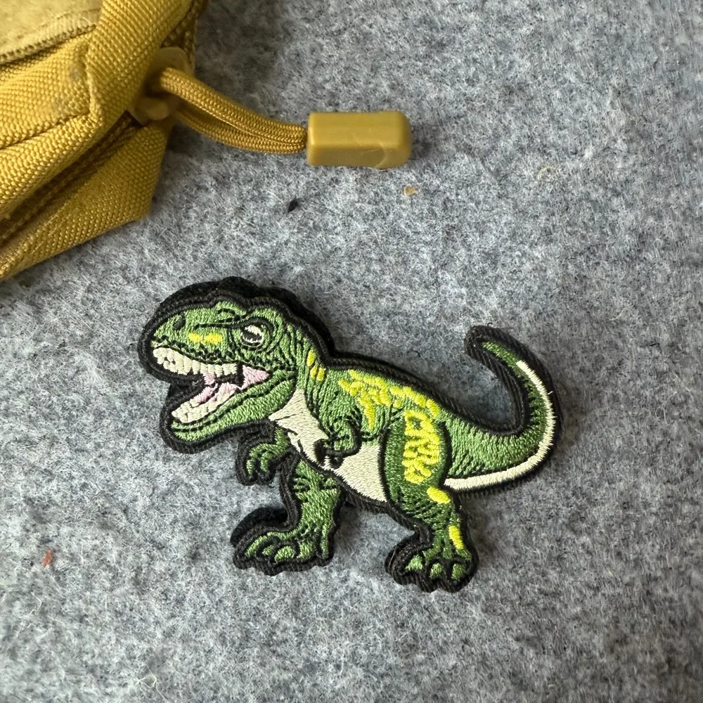Parche táctico bordado dinosaurio – Insignia moral con velcro - imagen 3