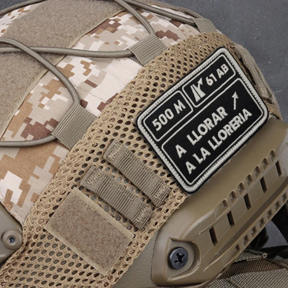 Parche morale bordado A LLORAR – Velcro táctico para uniforme