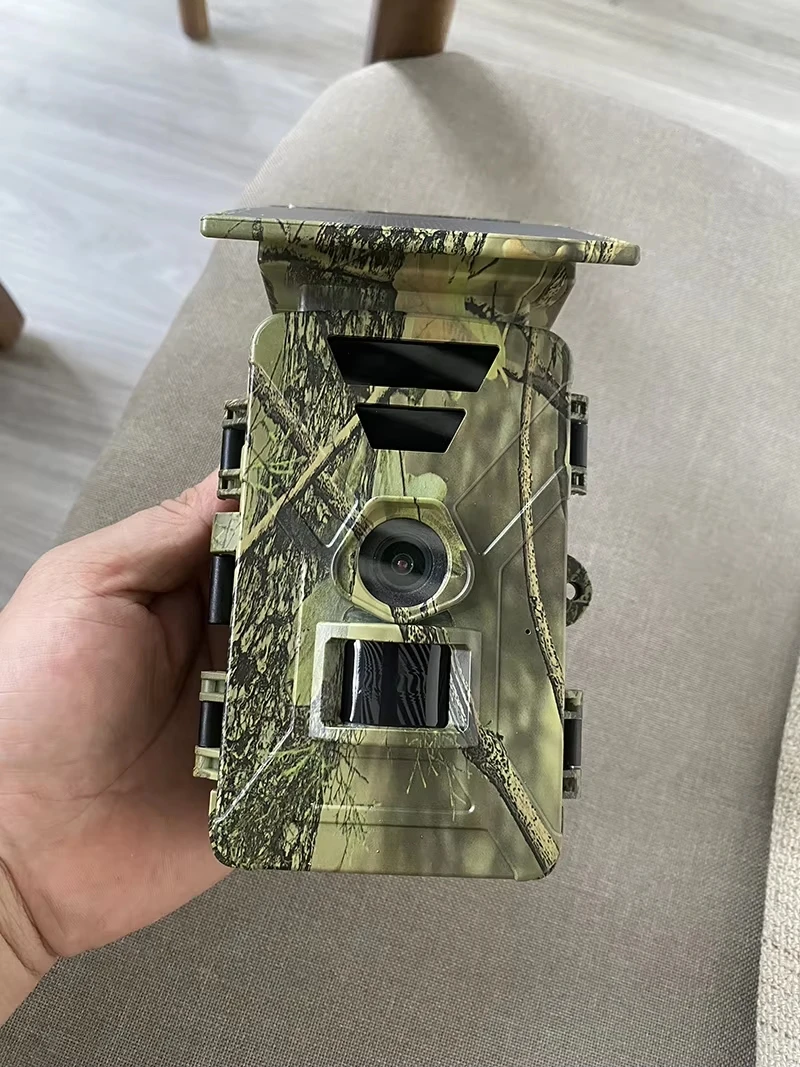 Cámara de caza en exterior con pantalla