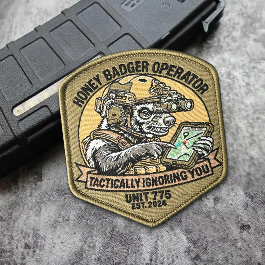 Parche táctico Honey Badger Operator con velcro para mochila - imagen 5