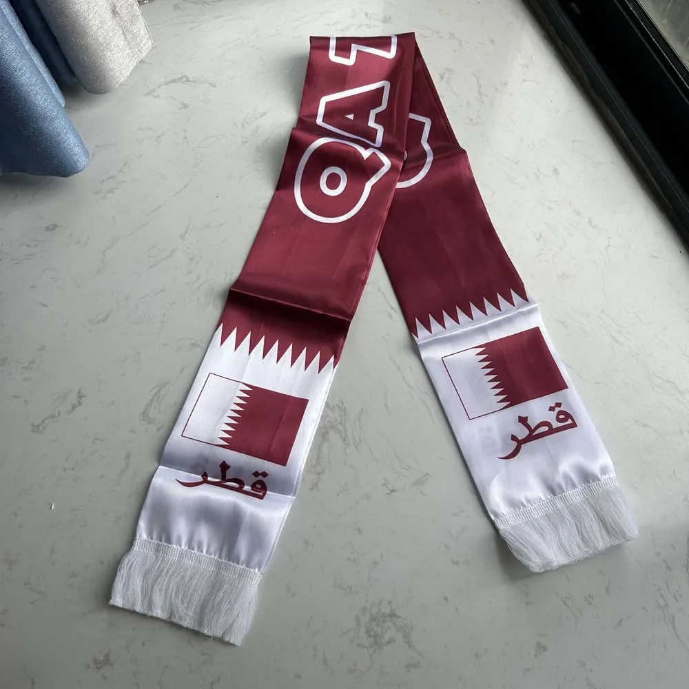 Bufanda Qatar fútbol doble cara satén estampada con borlas - imagen 5