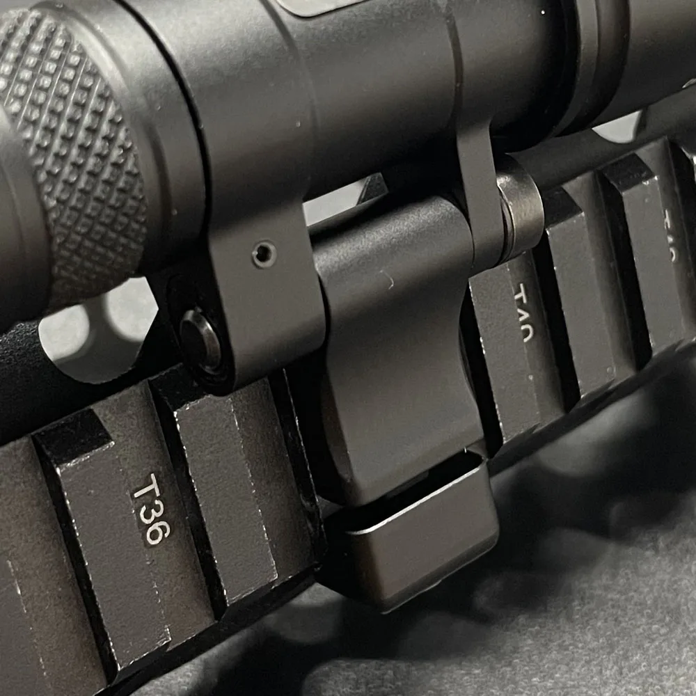 SF M340V linterna táctica para arma con montaje LED estroboscópico - imagen 4
