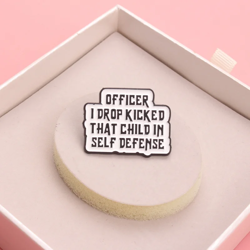 Broche de esmalte frase defensa personal estilo cinético crítico - imagen 2