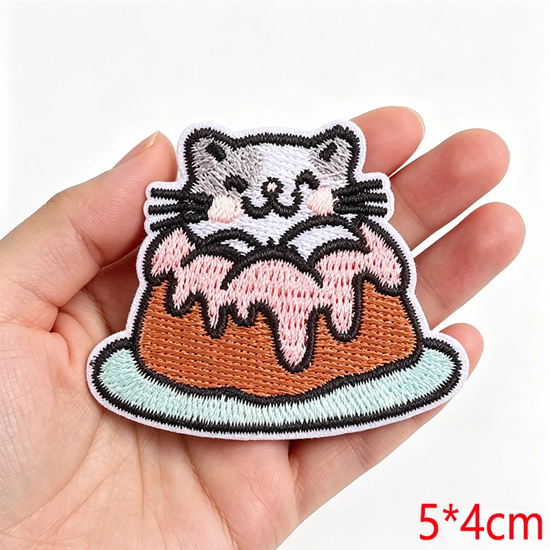 Parche termoadhesivo bordado gato y pastel fresa – para planchar - imagen 4