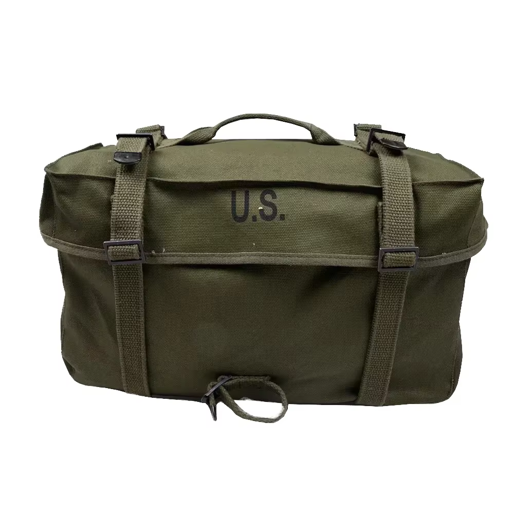 Mochila táctica WW2 M1945 vista lateral en verde militar