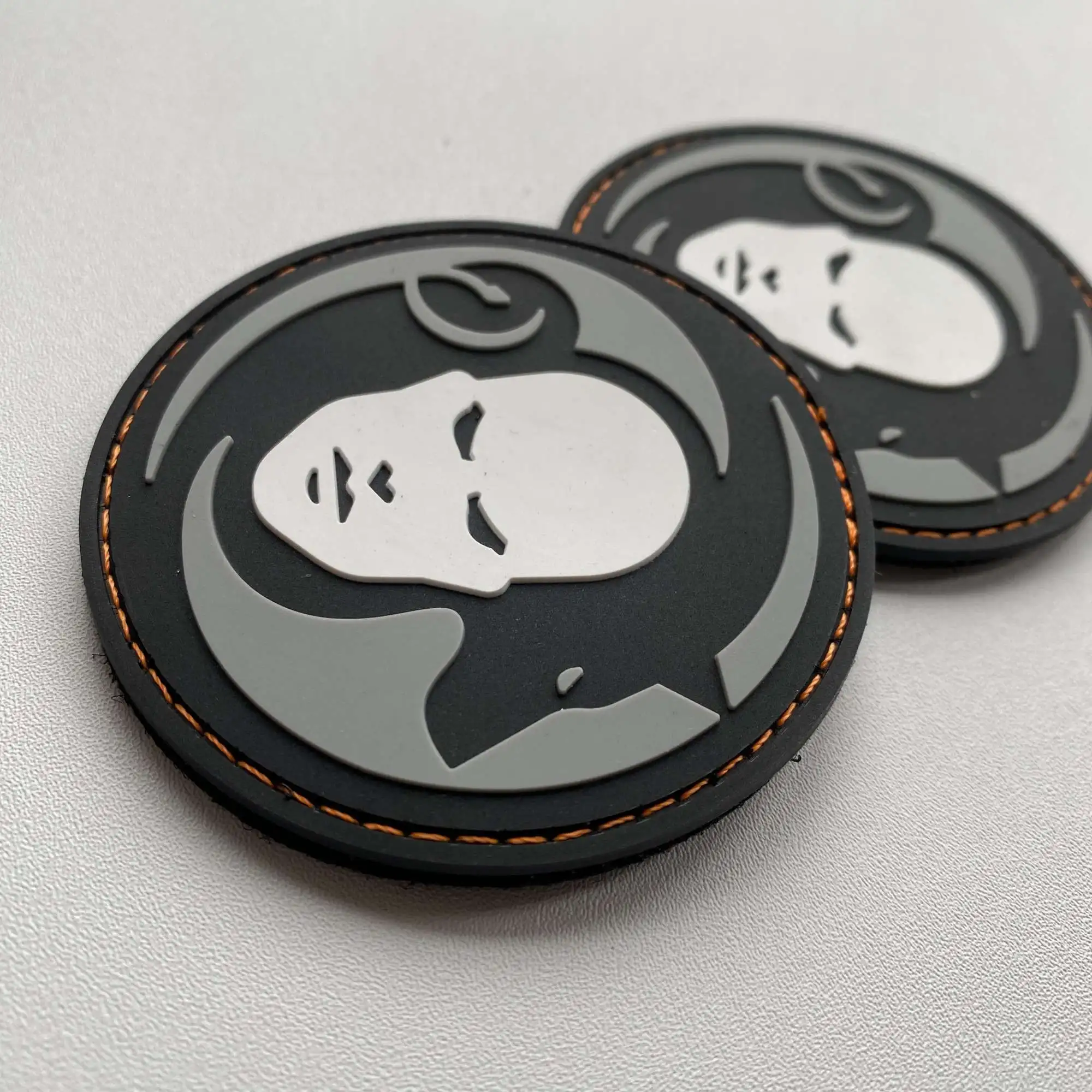 Pegatinas de silicona 3D con logotipo desmontable para gorras - imagen 4