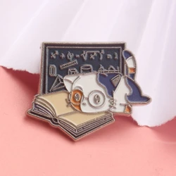 Pin esmaltado gato colegial vintage - broche pizarra matemáticas