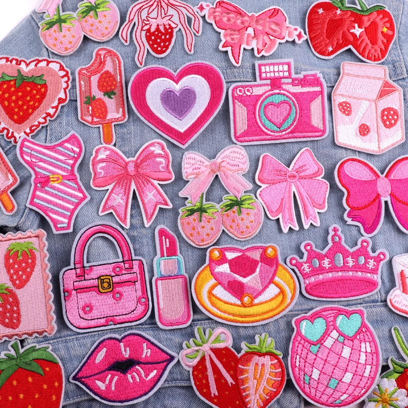 Parches bordados rosas DIY aplicados en chaqueta vaquera