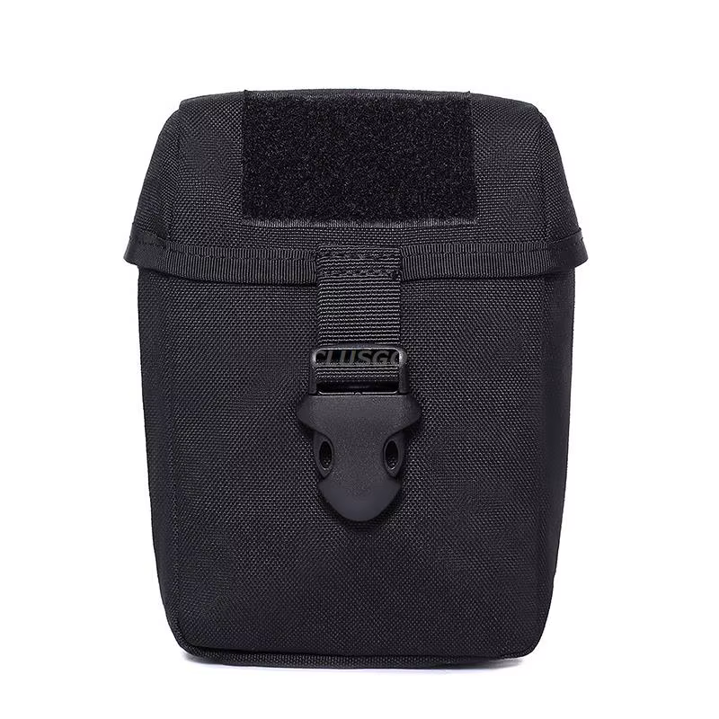 Vista frontal de la bolsa táctica negra