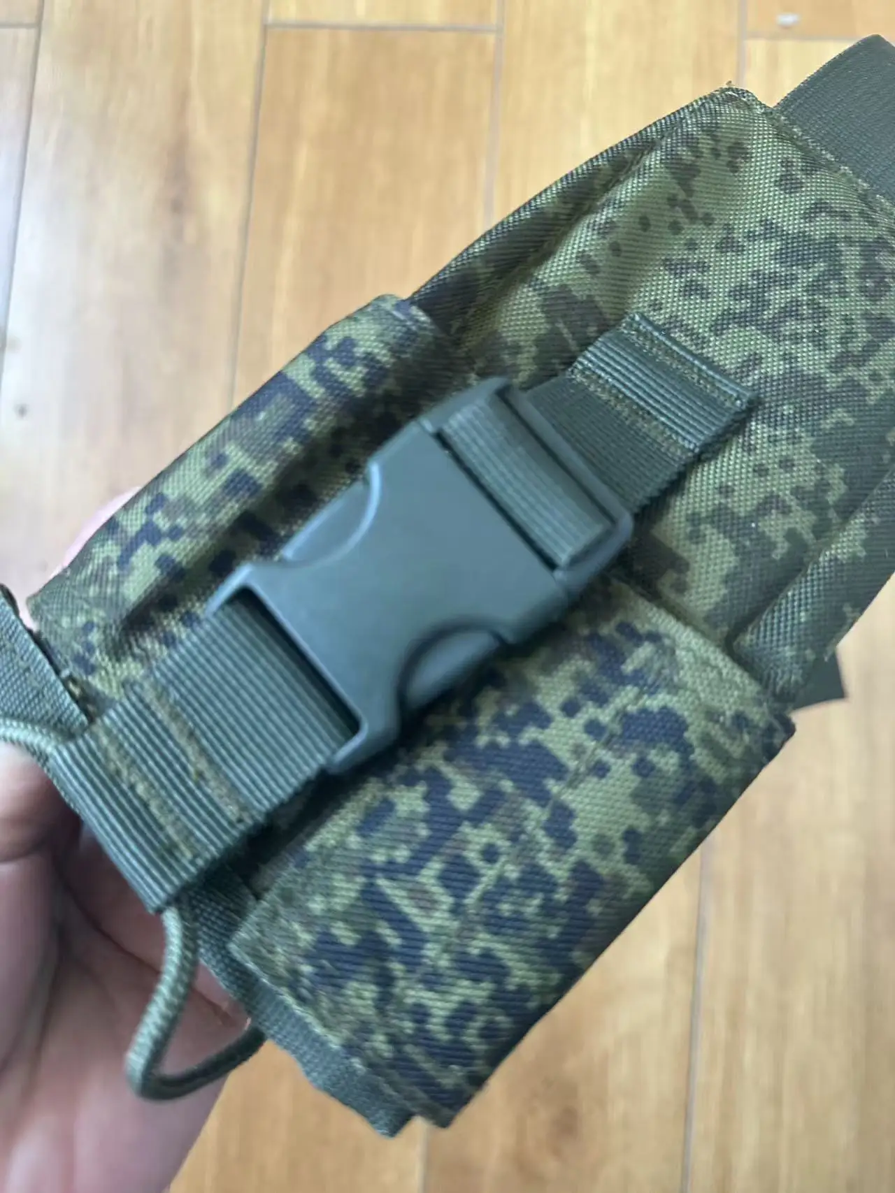 Chaleco táctico para exterior outdoor MOLLE con bolsa walkie-talkie - imagen 2