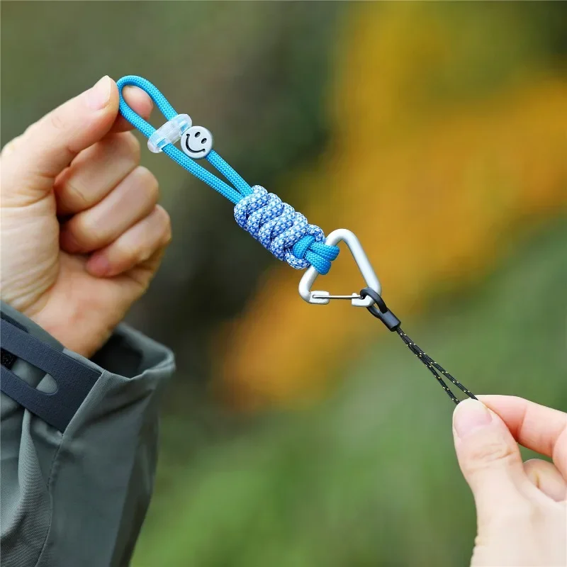 Paracord tejido a mano con aleación de aluminio y colores contrastados