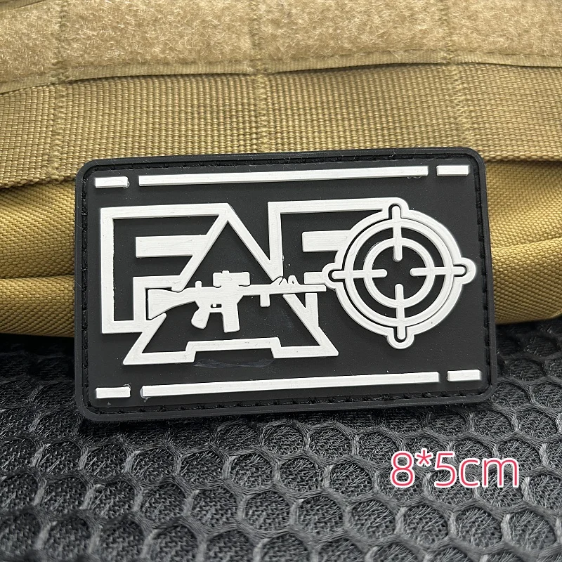 Bravo Six parche táctico 3D PVC moral Going Dark FAFO con velcro - imagen 2