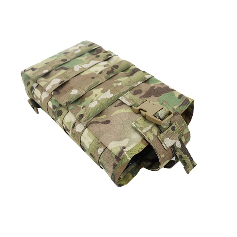 Bolsa para radio en uso con equipamiento táctico multicam