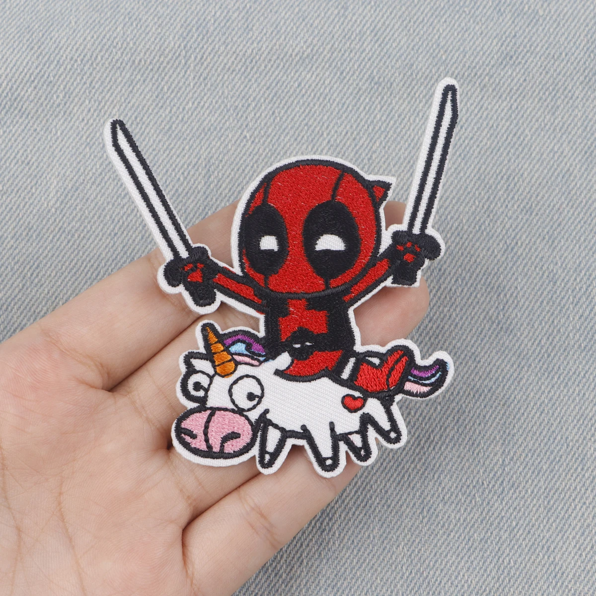 Parche bordado héroe divertido para planchar o coser - imagen 3