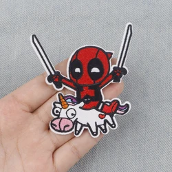 Parche bordado héroe divertido para planchar o coser