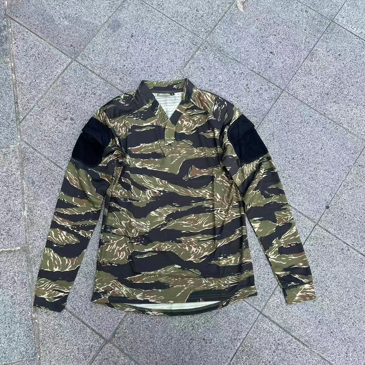 Ejemplo del estampado en la camiseta táctica