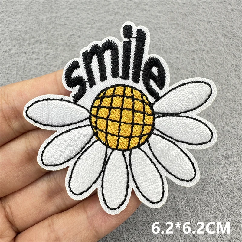 Parche bordado girasol para planchar – insignia en mochila - imagen 4