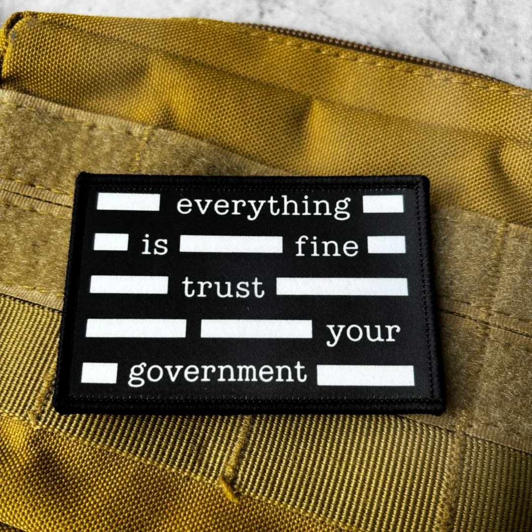 Parche táctico sarcástico 'Everything Is Fine' con velcro para mochila - imagen 3