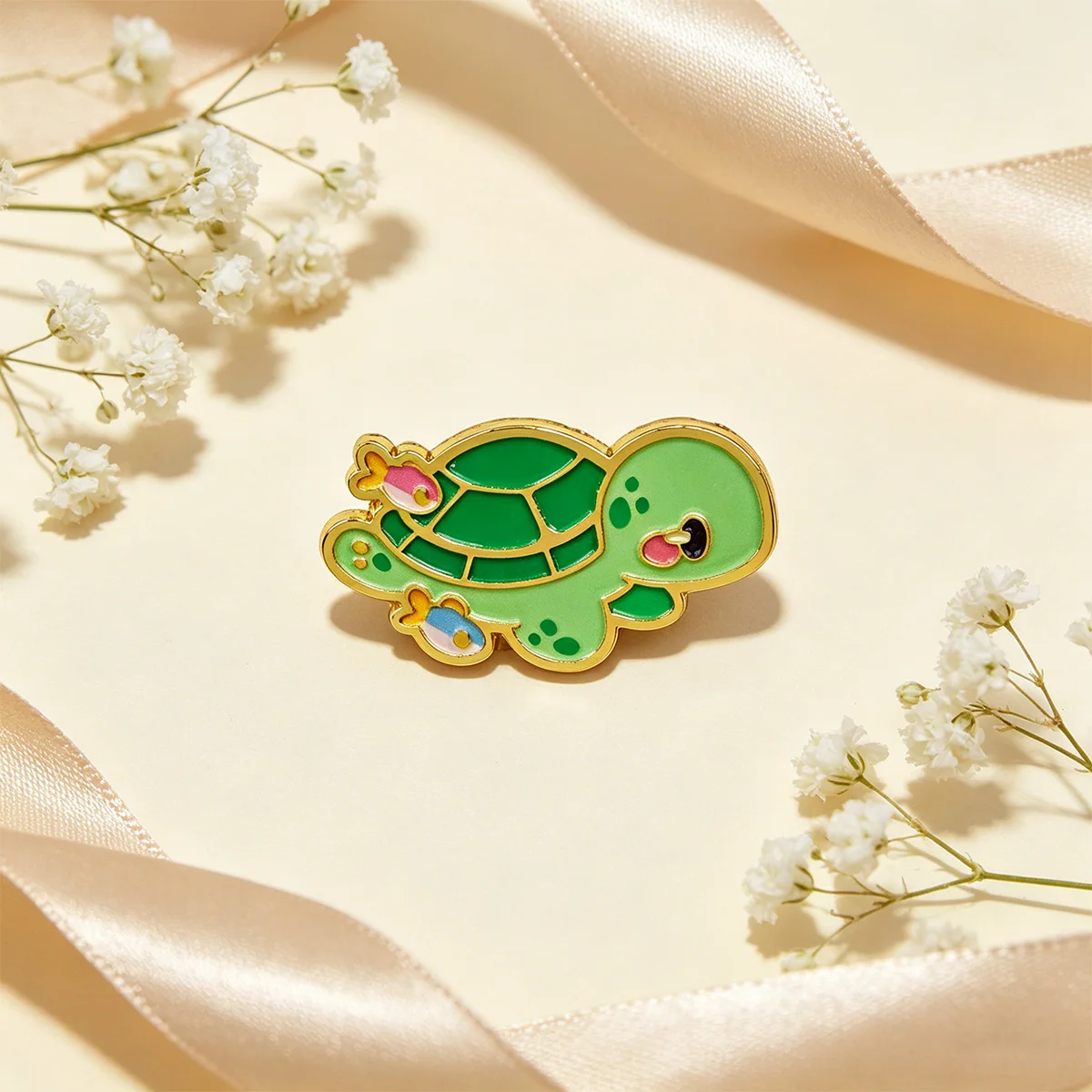 Pin esmaltado de tortuga marina – Broche para mochila, gorra o ropa - imagen 3