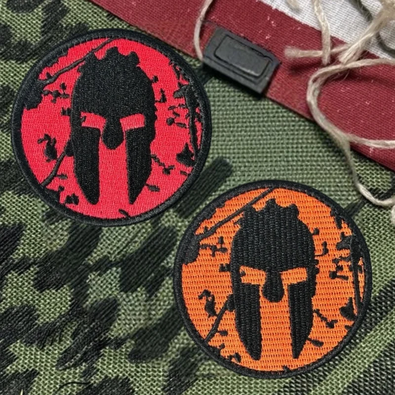 Parche bordado calavera espartana con velcro para chaleco y mochila - imagen 2