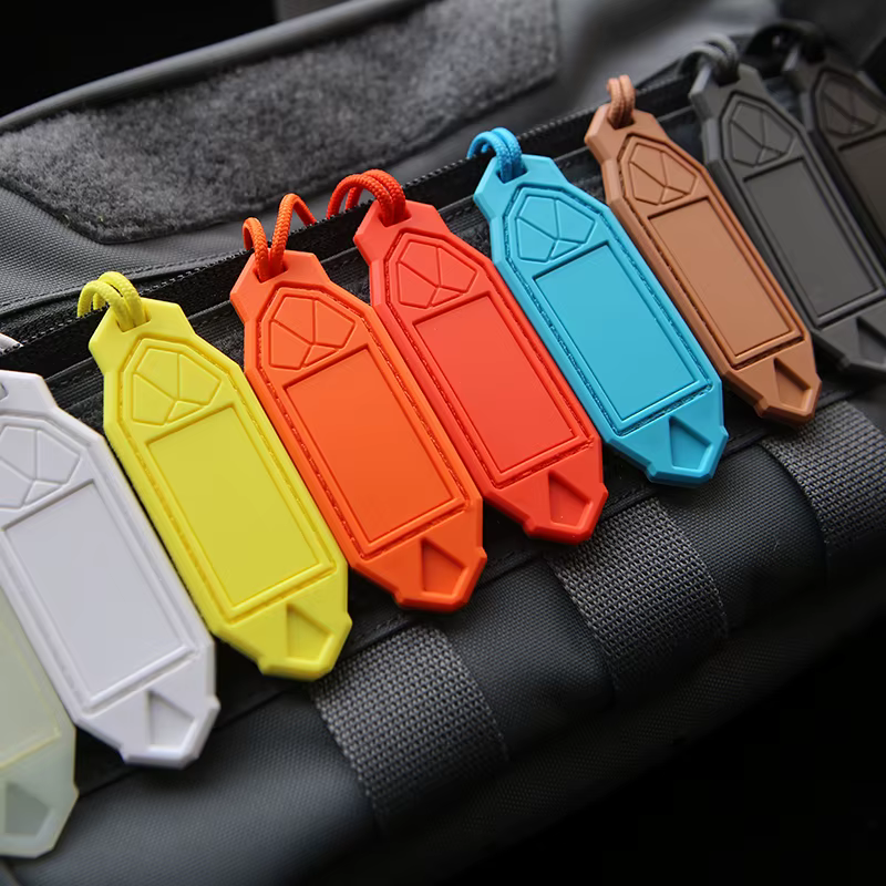 Parche luminoso TPU MOLLE con tira extractora para mochila táctica EDC