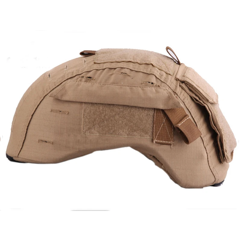 Funda táctica Emersongear en entorno de airsoft