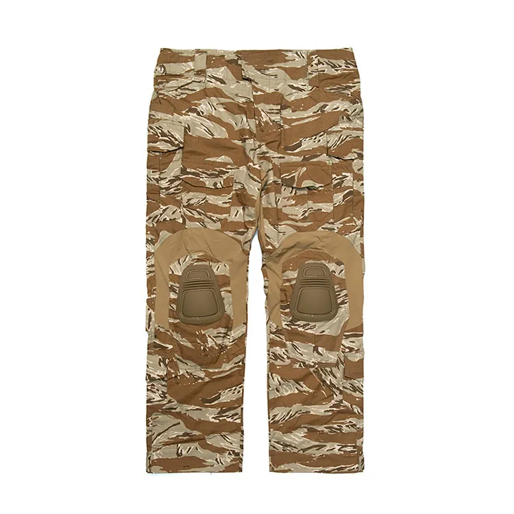 Detalle de rodilleras integradas en pantalones tácticos